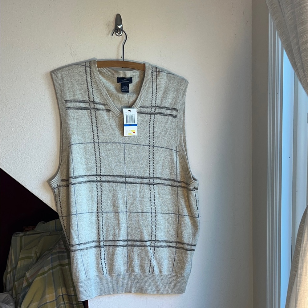 Dockers V-Neck Plaid Sweater Vest in Light Oat XL NWT